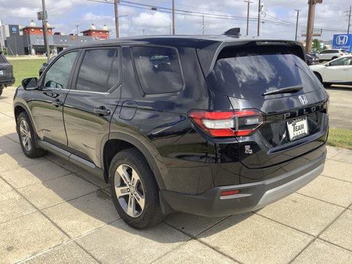 Crystal Black Pearl 2023 Honda Pilot 2WD EX-L 7 Passenger