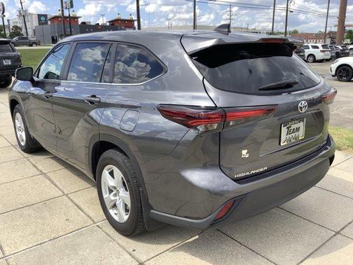 Gray 2024 Toyota Highlander LE