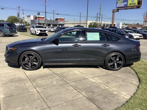 Meteorite Gray Metallic 2026 Honda Accord SE