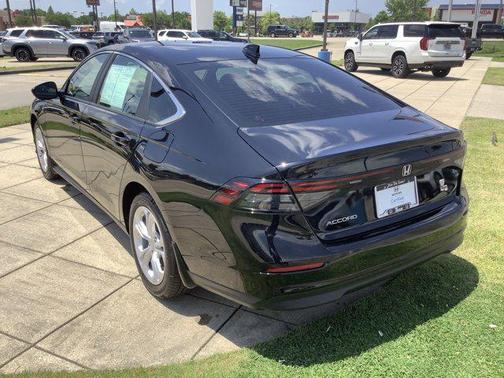 2025 Honda Accord LX 1.5T