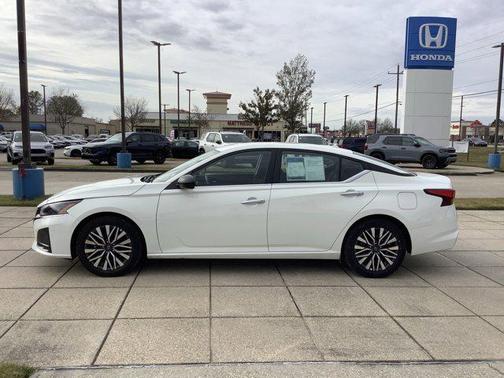 2025 Nissan Altima SV FWD