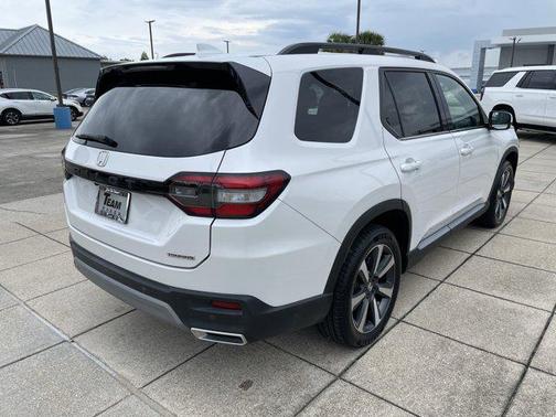Platinum White Pearl 2023 Honda Pilot Touring 8-Passenger