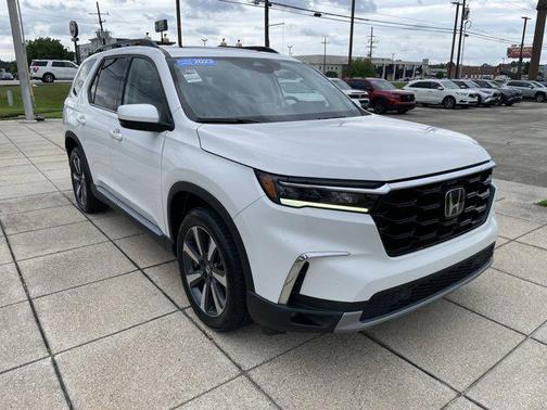 Platinum White Pearl 2023 Honda Pilot Touring 8-Passenger