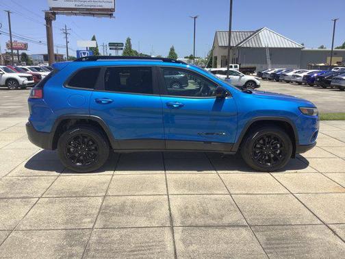 Hydro Blue Pearlcoat 2023 Jeep Cherokee Altitude
