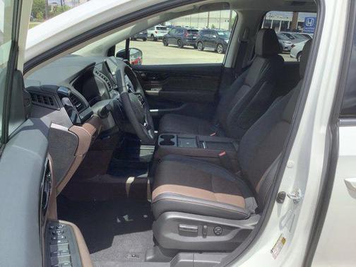 Platinum White Pearl 2026 Honda Odyssey Elite