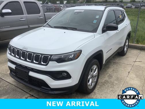 Bright White Clearcoat 2025 Jeep Compass Latitude