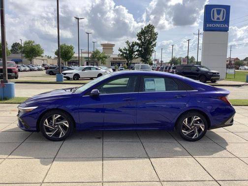 2025 Hyundai ELANTRA SEL