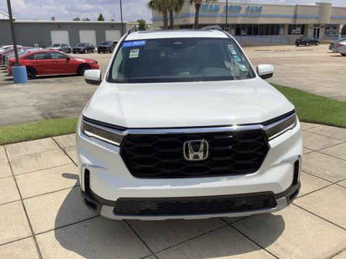 2025 Honda Pilot Touring 8-Passenger