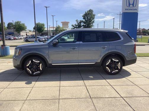 Everlasting Silver 2025 Kia Telluride S