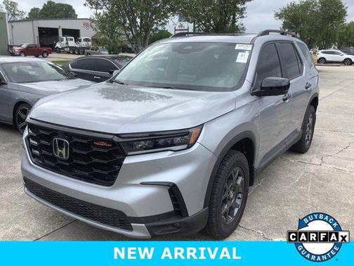 Lunar Silver Metallic 2025 Honda Pilot TrailSport