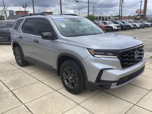 Lunar Silver Metallic 2025 Honda Pilot TrailSport