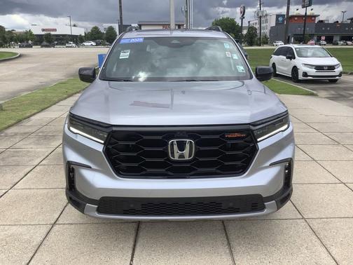 Lunar Silver Metallic 2025 Honda Pilot TrailSport