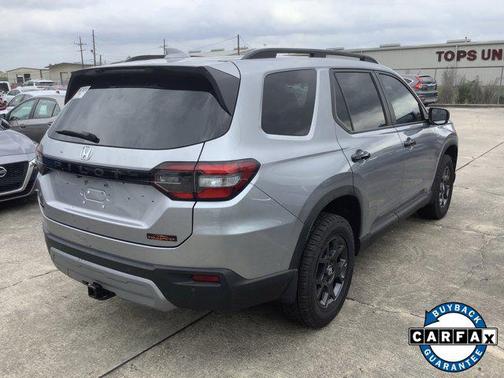Lunar Silver Metallic 2025 Honda Pilot TrailSport