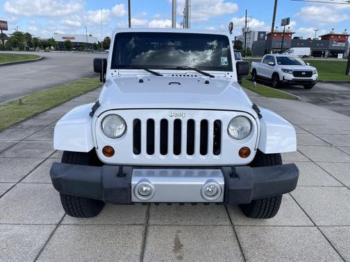 Bright White Clearcoat 2013 Jeep Wrangler Unlimited Sahara