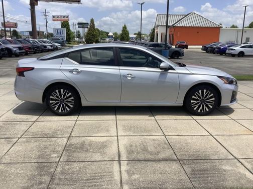 Brilliant Silver Metallic 2024 Nissan Altima 2.5 SV