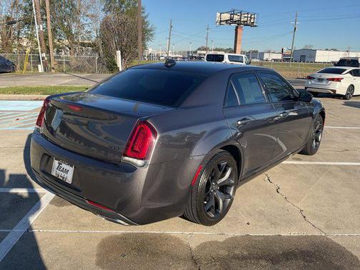 2021 Chrysler 300 Touring