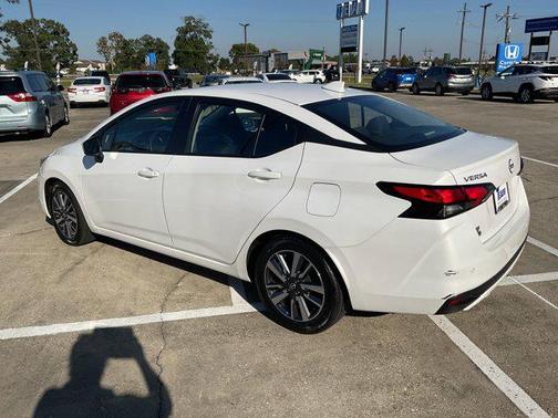 2023 Nissan Versa 1.6 SV