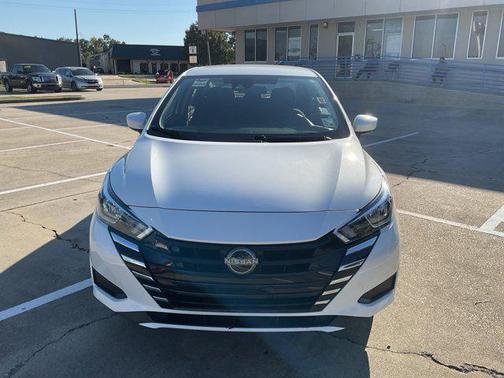 2023 Nissan Versa 1.6 SV