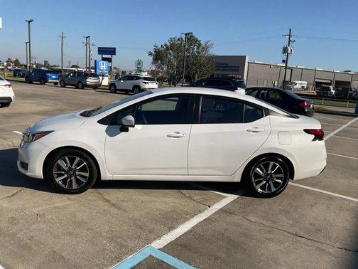 2023 Nissan Versa 1.6 SV