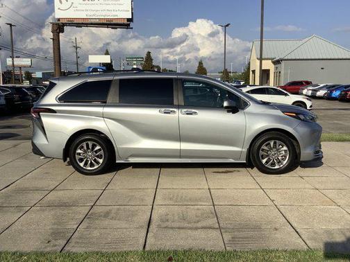 2024 Toyota Sienna XLE