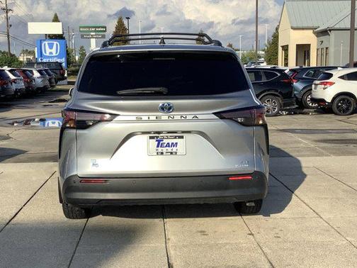 2024 Toyota Sienna XLE
