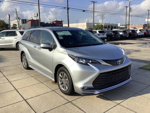 2024 Toyota Sienna XLE