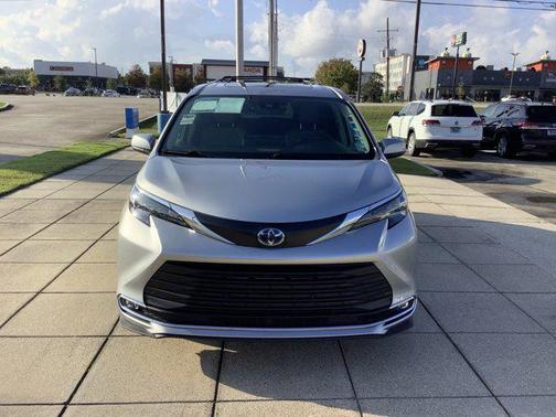 2024 Toyota Sienna XLE
