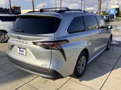 2024 Toyota Sienna XLE