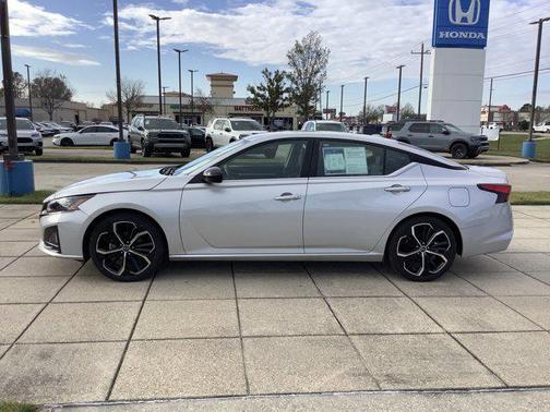 2024 Nissan Altima SR FWD