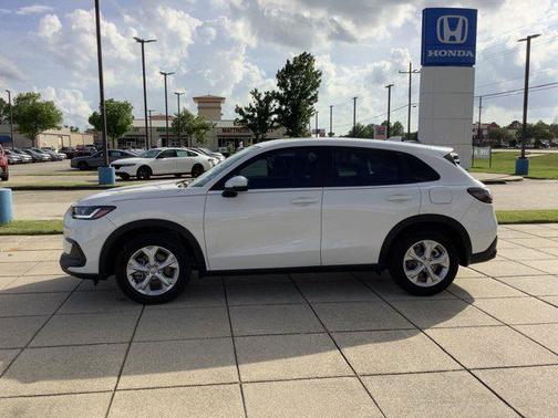 Platinum White Pearl 2025 Honda HR-V LX