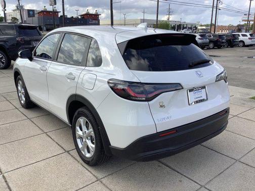 Platinum White Pearl 2025 Honda HR-V LX