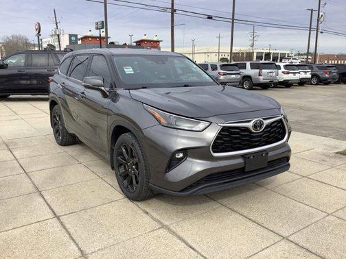 Magnetic Gray Metallic 2023 Toyota Highlander LE