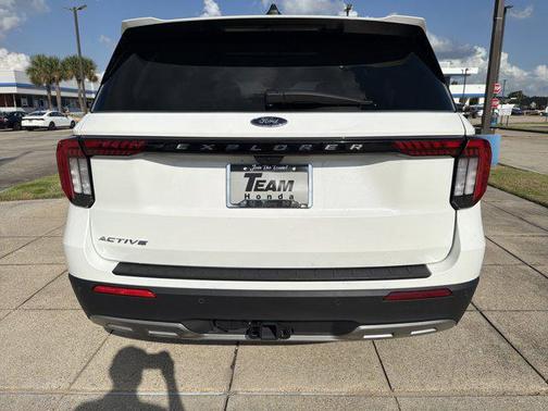 Star White Metallic Tri-Coat 2025 Ford Explorer Active