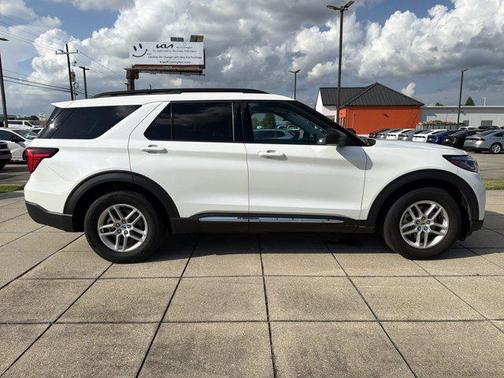 Star White Metallic Tri-Coat 2025 Ford Explorer Active