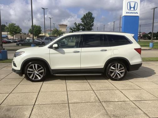 White Diamond Pearl 2018 Honda Pilot Touring