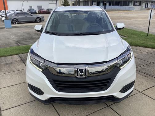 Platinum White Pearl 2022 Honda HR-V LX