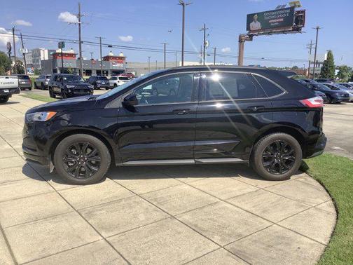 2022 Ford Edge SE