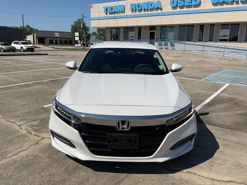 Platinum White Pearl 2019 Honda Accord LX