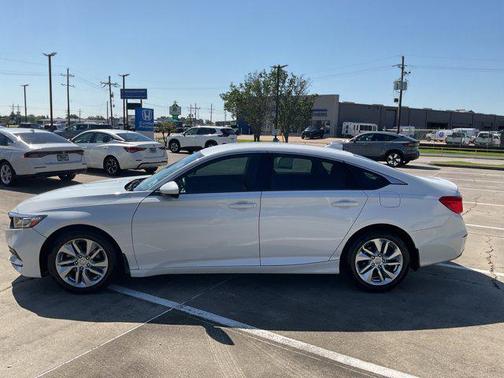 Platinum White Pearl 2019 Honda Accord LX