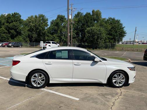 Platinum White Pearl 2019 Honda Accord LX