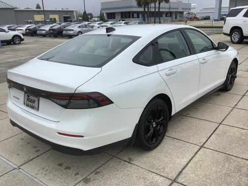 Platinum White Pearl 2025 Honda Accord SE