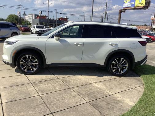 Majestic White 2024 INFINITI QX60 Luxe