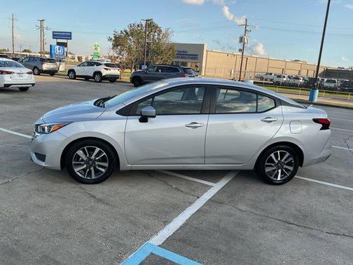 2023 Nissan Versa 1.6 SV