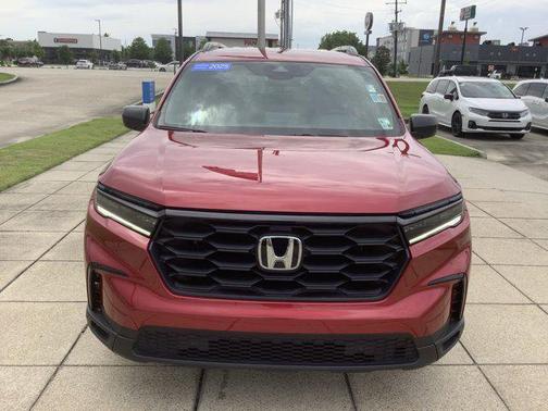 Radiant Red Metallic II 2025 Honda Pilot Sport