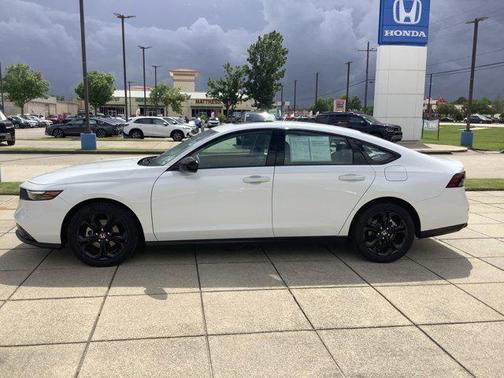 Platinum White Pearl 2025 Honda Accord SE