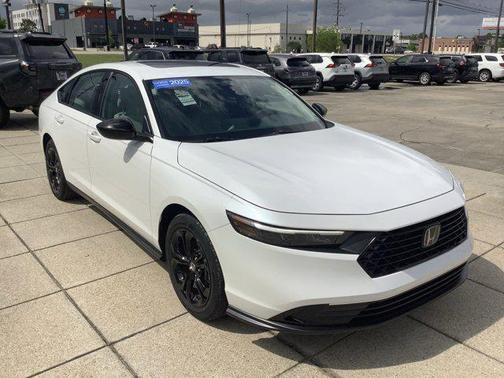 Platinum White Pearl 2025 Honda Accord SE