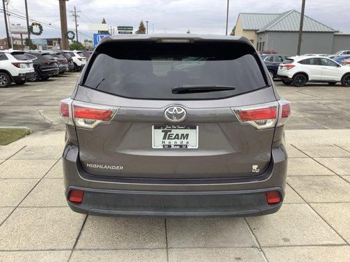 2016 Toyota Highlander LE