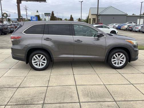 2016 Toyota Highlander LE