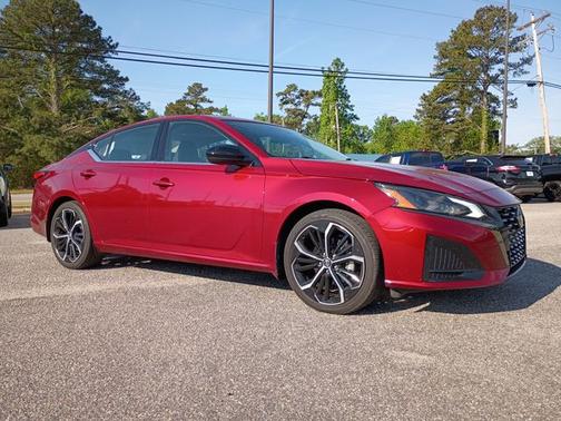 Scarlet Ember 2024 Nissan Altima 2.5 SR