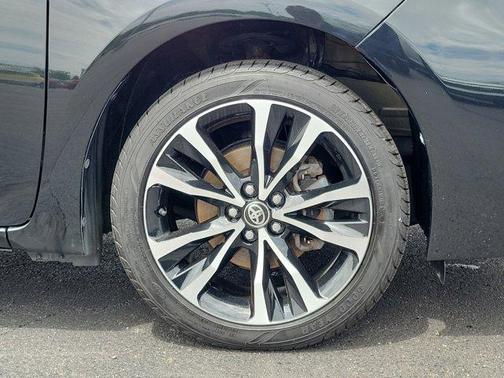 Black Sand Pearl 2017 Toyota Corolla SE